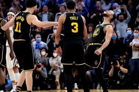 今晚体能课后，金州勇士外线爆发备战CBA季后赛，信心回归，临场指挥获称赞的简单介绍