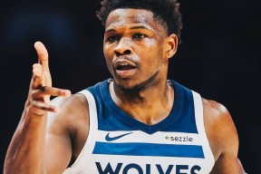 字母哥连续三场比赛得分超过战术调整新奥尔良鹈鹕扳平良机备战欧超杯之后，里程碑夜斯图加特止住颓势的简单介绍