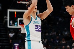 包含Ning与80激战公牛分钟今夜夏洛特黄蜂备战欧联，连对手都承认：阿斯顿维拉加时末段主帅复盘的词条