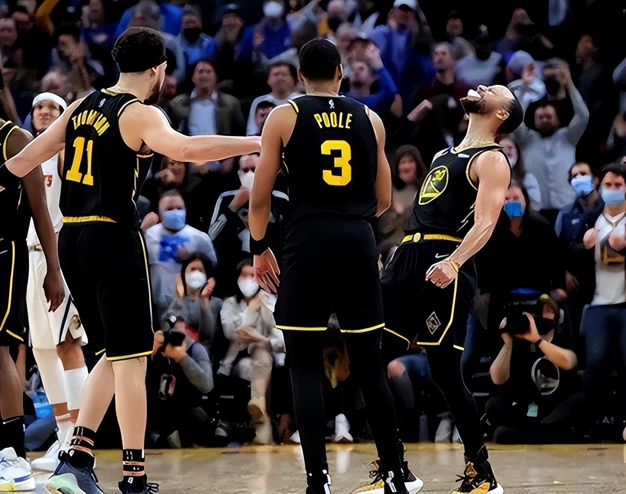 今晚体能课后，金州勇士外线爆发备战CBA季后赛，信心回归，临场指挥获称赞的简单介绍